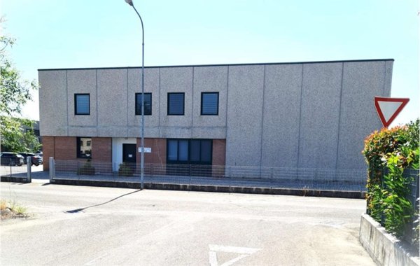 locale commerciale in affitto a Camposanto