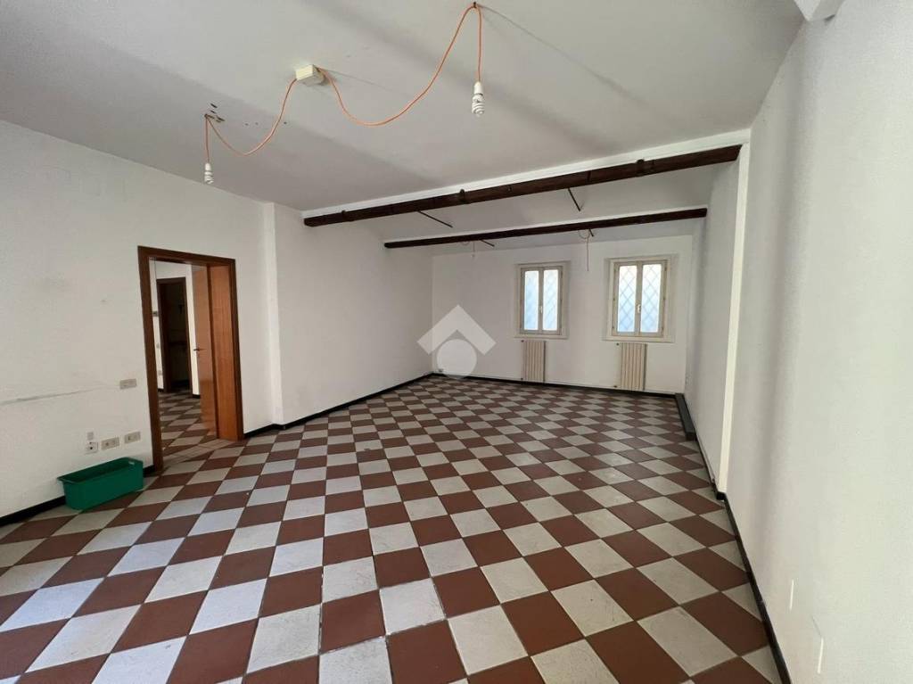 negozio in affitto a Carpi in zona Centro Storico