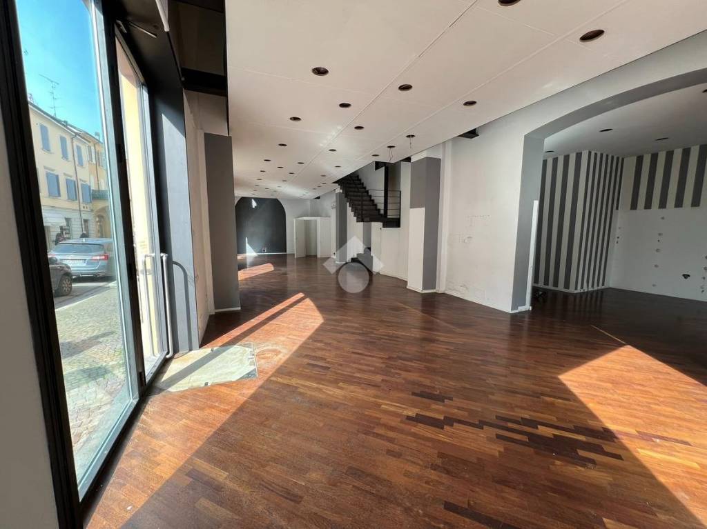 negozio in affitto a Carpi in zona Centro Storico