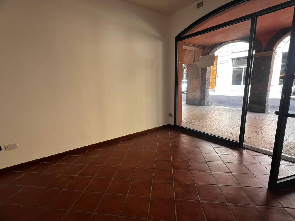 negozio in affitto a Carpi