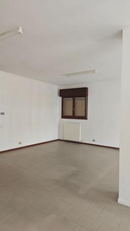 locale commerciale in affitto a Carpi
