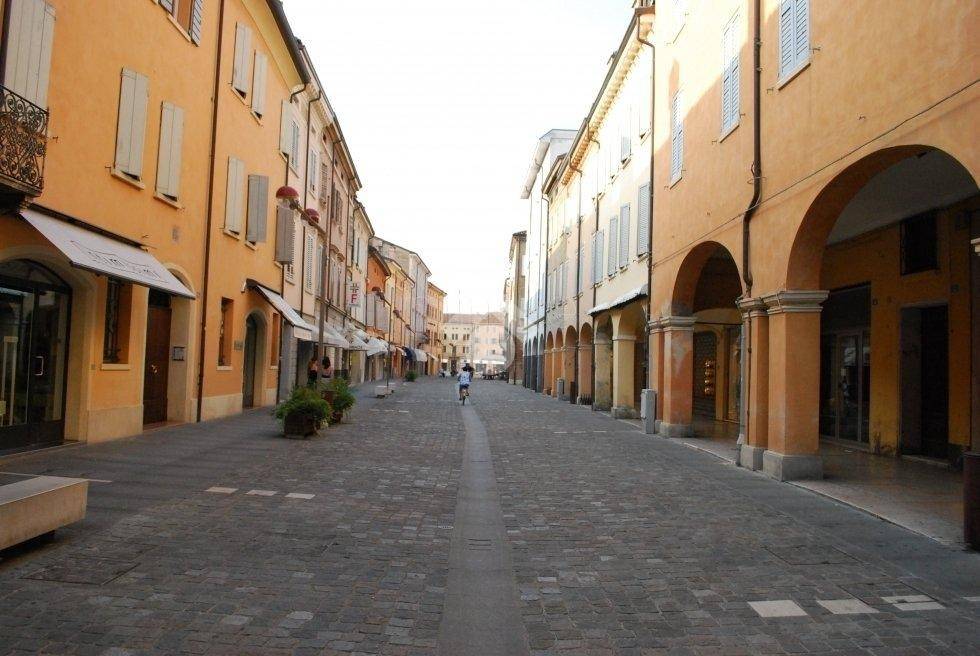 negozio in affitto a Carpi in zona Centro Storico