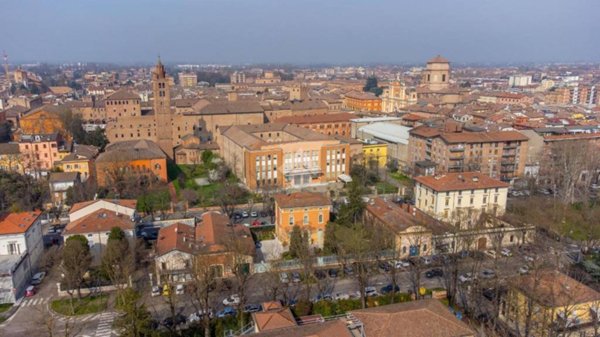 negozio in affitto a Carpi in zona Centro Storico
