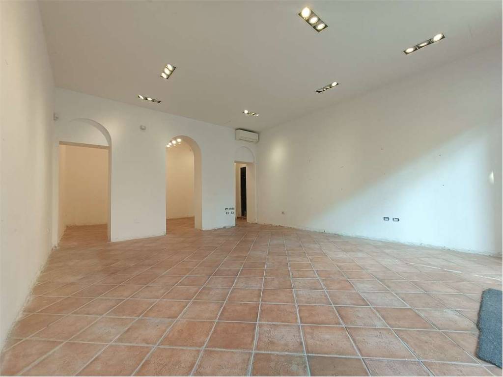 negozio in affitto a Carpi in zona Centro Storico