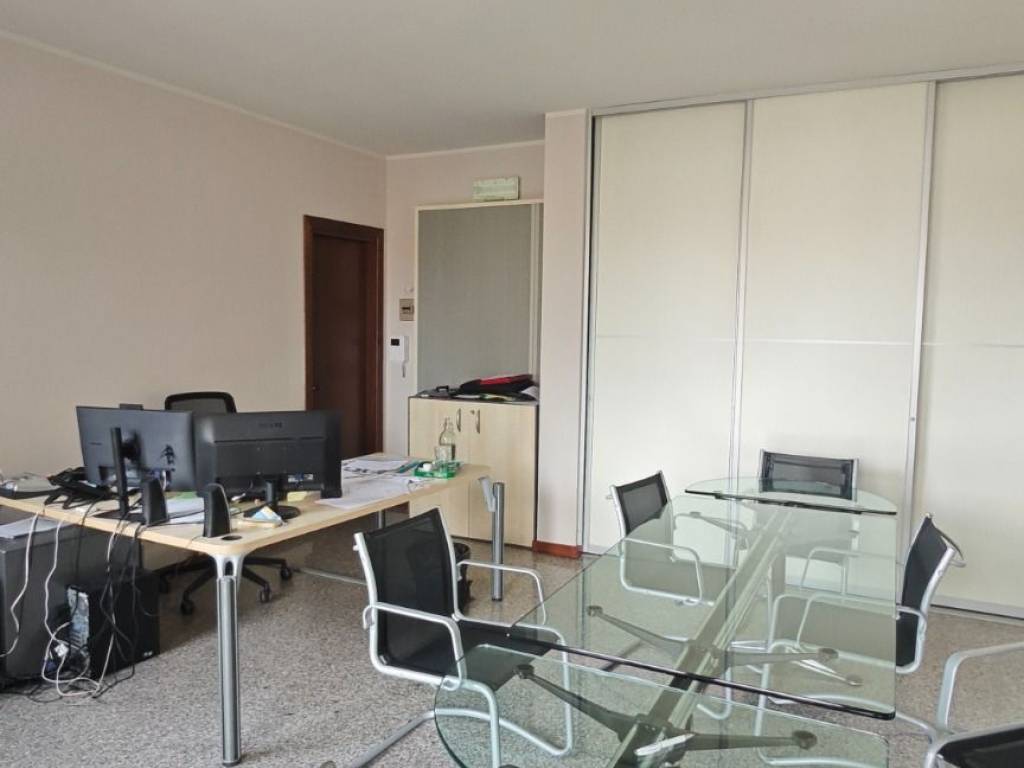 negozio in affitto a Carpi in zona Centro Storico