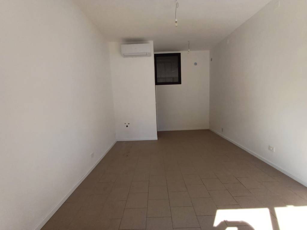 negozio in affitto a Carpi