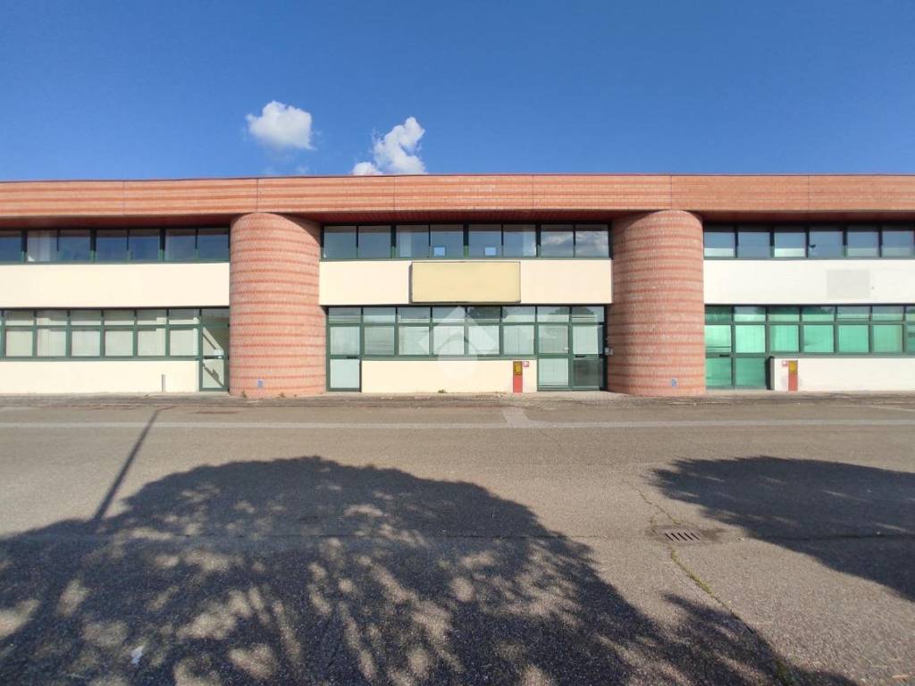 locale commerciale in affitto a Carpi in zona Budrione