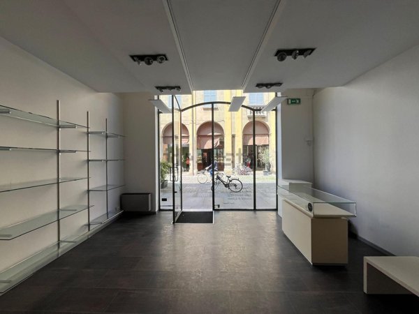 locale commerciale in affitto a Carpi