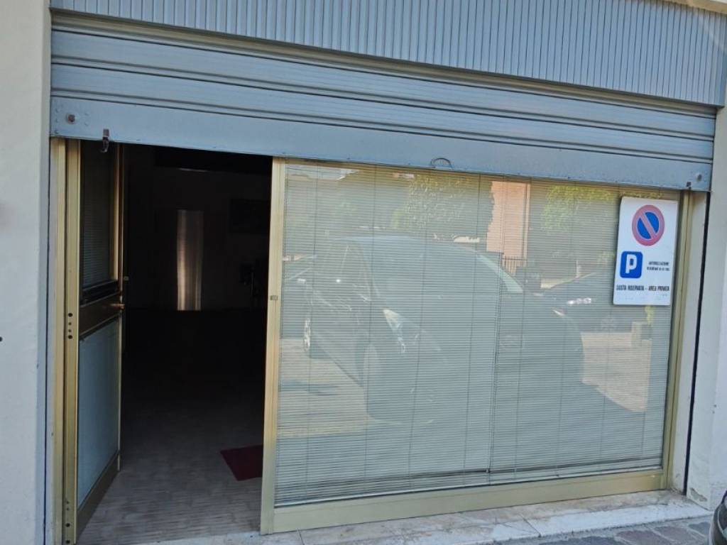 negozio in affitto a Carpi