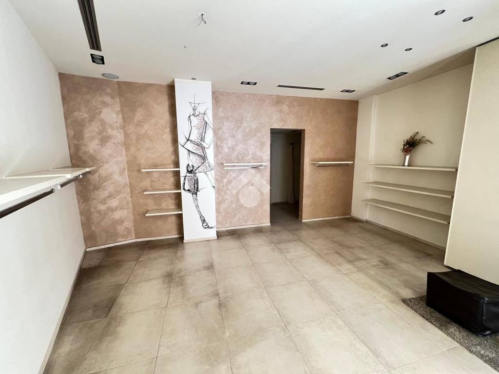 negozio in affitto a Carpi in zona Centro Storico