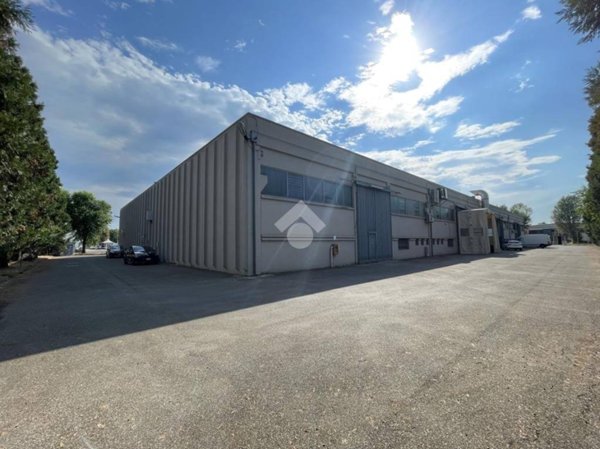 locale commerciale in affitto a Carpi