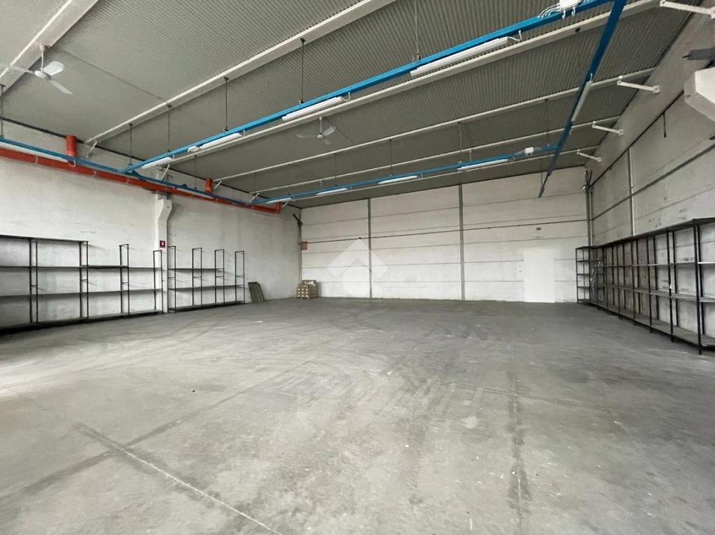 locale commerciale in affitto a Carpi