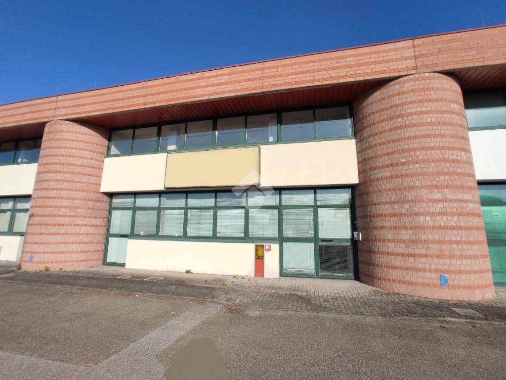 locale commerciale in affitto a Carpi in zona San Marino