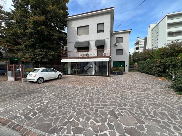 negozio in affitto a Carpi in zona Centro Storico