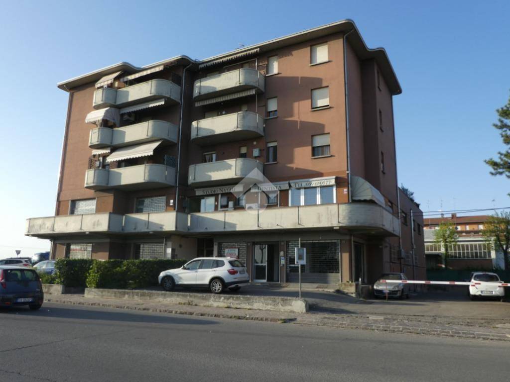 negozio in affitto a Carpi