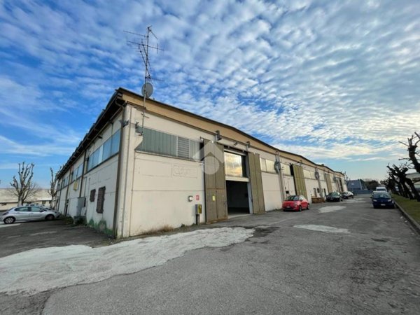 locale commerciale in affitto a Carpi in zona Fossoli