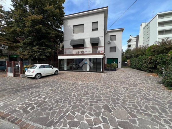 negozio in affitto a Carpi in zona Centro Storico