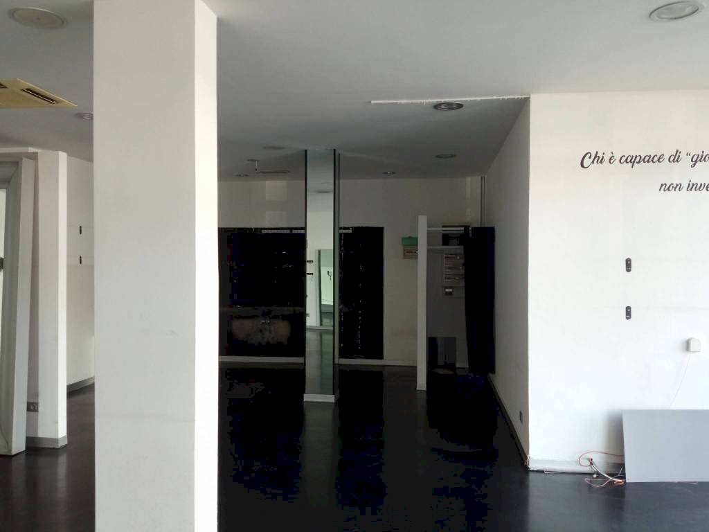 negozio in affitto a Carpi