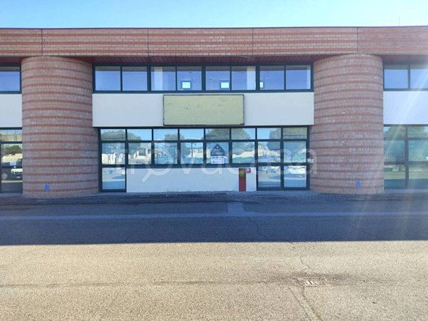 locale commerciale in affitto a Carpi