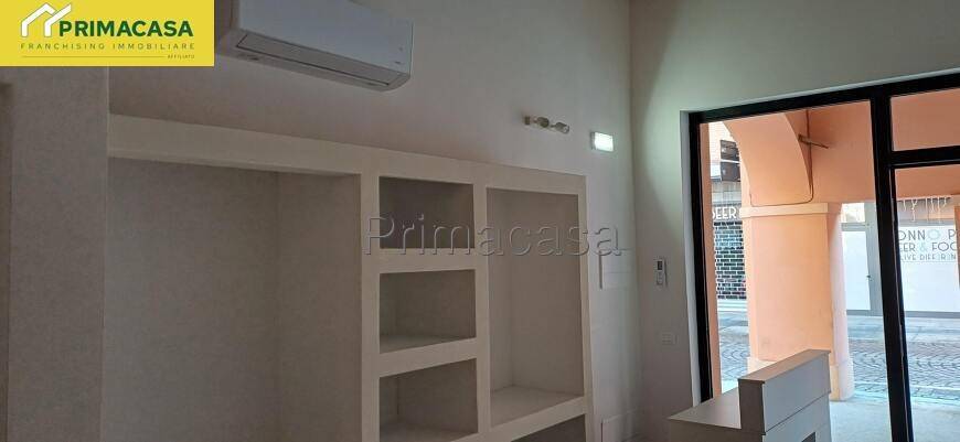 negozio in affitto a Carpi in zona Centro Storico