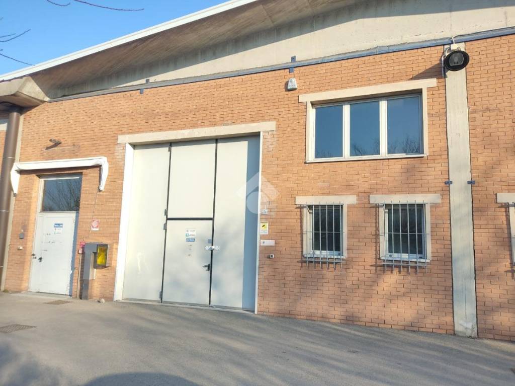 locale commerciale in affitto a Carpi