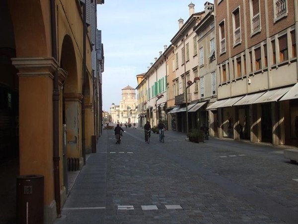 negozio in affitto a Carpi in zona Centro Storico