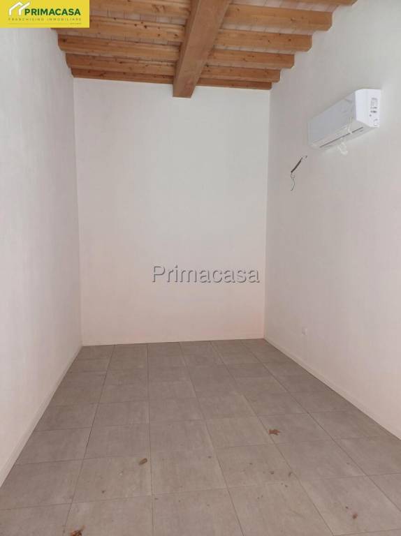 negozio in affitto a Carpi in zona Cortile