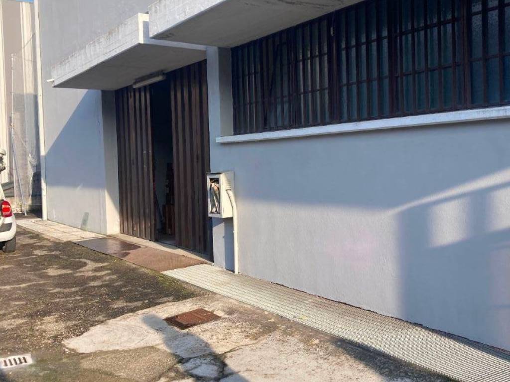 locale commerciale in affitto a Carpi in zona Quartirolo