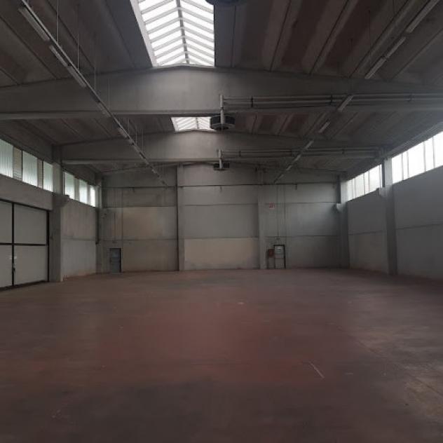 locale commerciale in affitto a Carpi