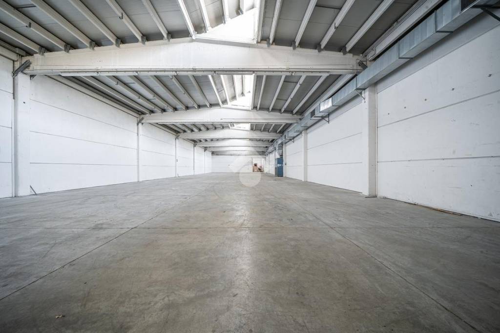 locale commerciale in affitto a Carpi