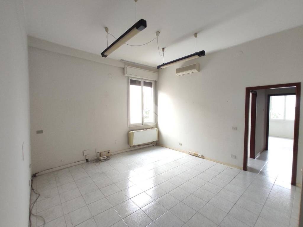 ufficio in affitto a Carpi in zona Quartirolo