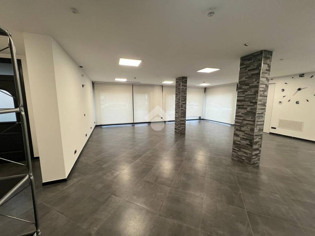 negozio in affitto a Carpi in zona Quartirolo