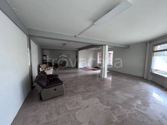 negozio in affitto a Carpi in zona Centro Storico