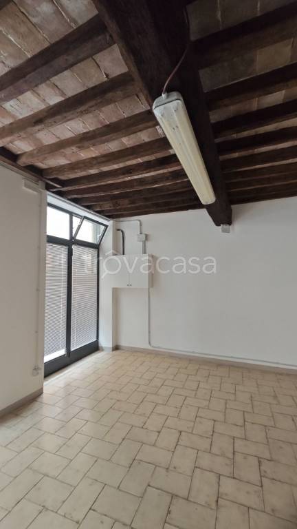 negozio in affitto a Carpi in zona Centro Storico