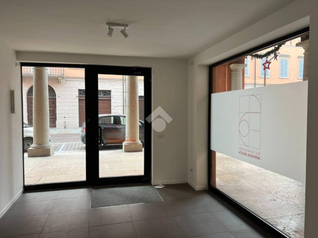 negozio in affitto a Carpi in zona Centro Storico