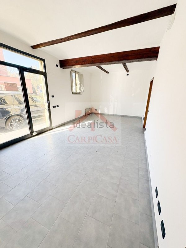 locale commerciale in affitto a Carpi