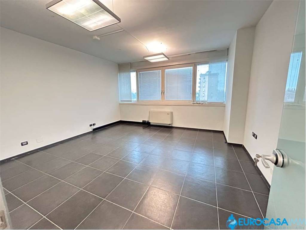 ufficio in affitto a Carpi in zona Quartirolo