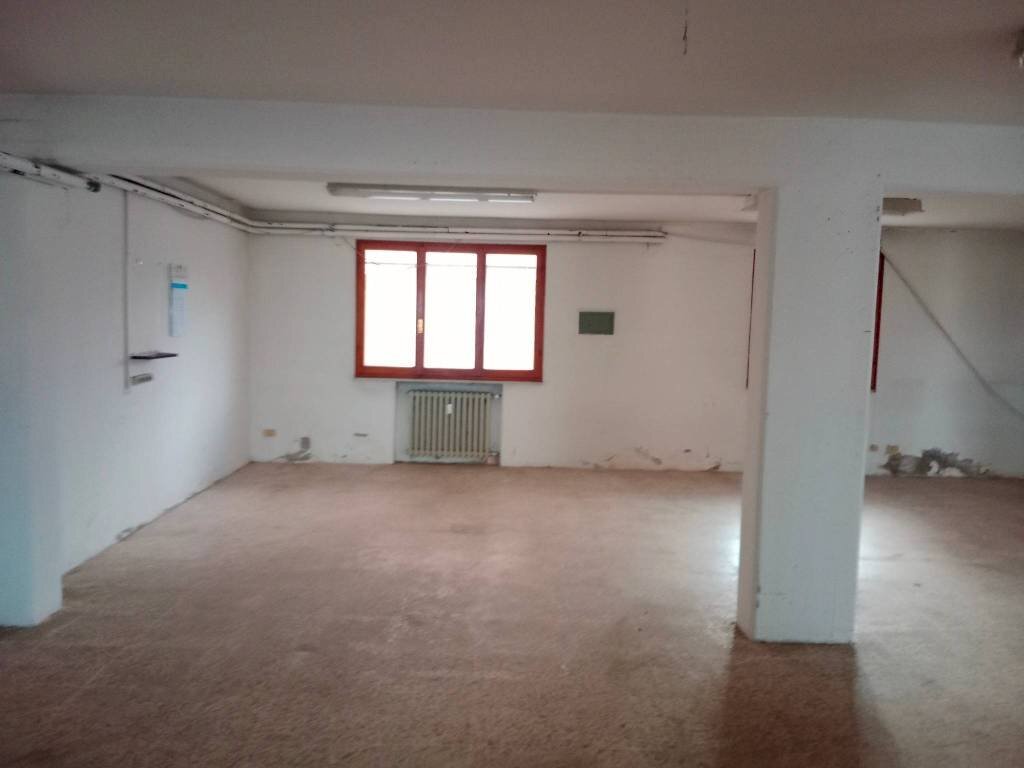 negozio in affitto a Carpi in zona Fossoli