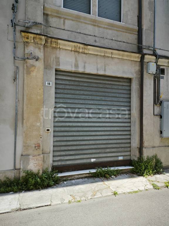 locale commerciale in affitto a Carpi