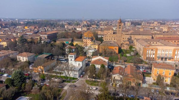 negozio in affitto a Carpi in zona Centro Storico