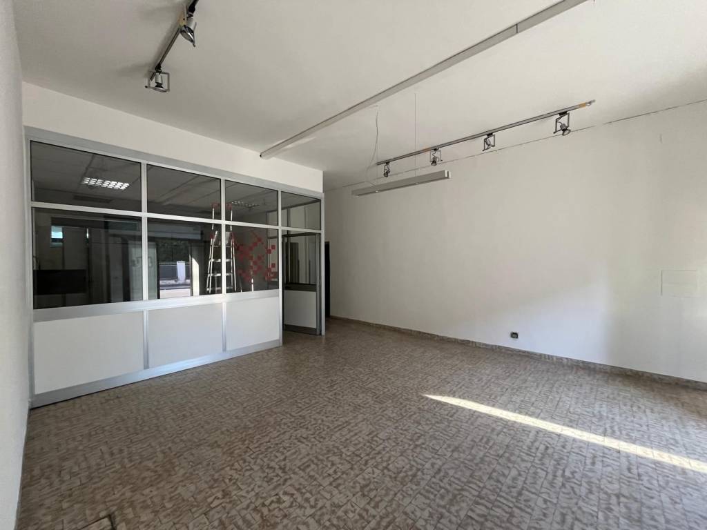 locale commerciale in affitto a Carpi