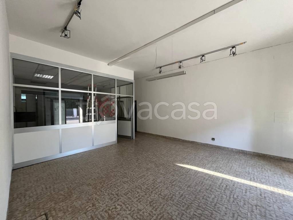 locale commerciale in affitto a Carpi