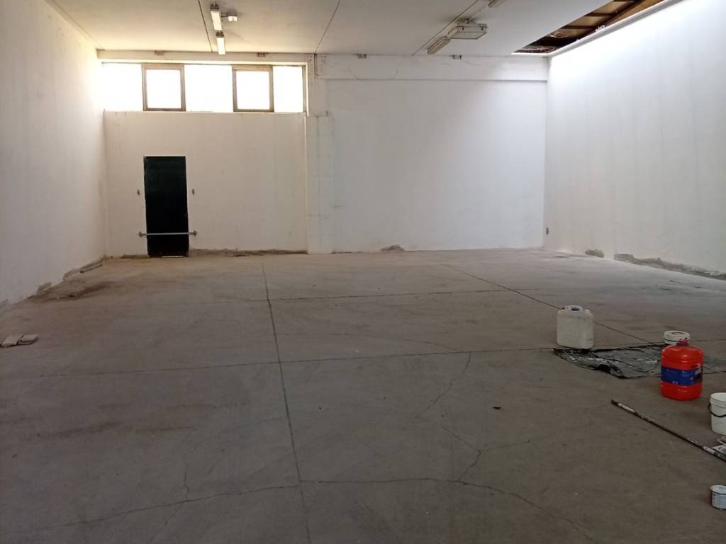 locale commerciale in affitto a Carpi
