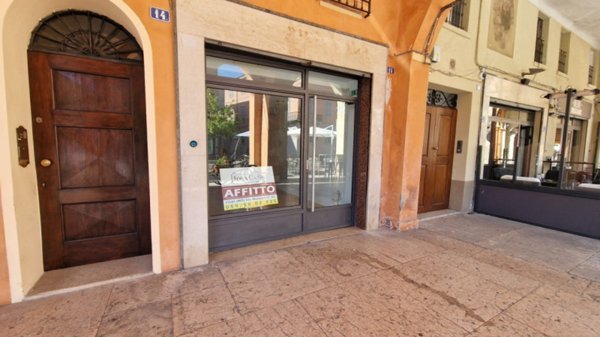 negozio in affitto a Carpi in zona Centro Storico