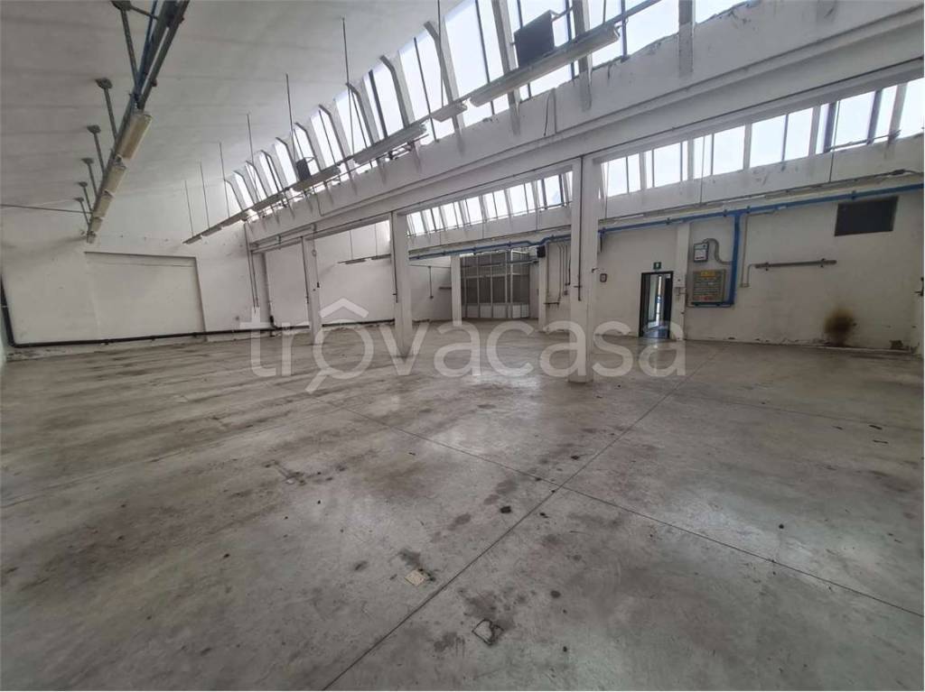 locale commerciale in affitto a Carpi