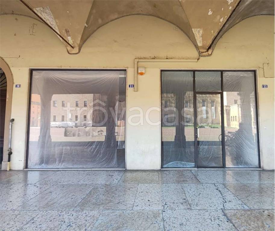negozio in affitto a Carpi in zona Centro Storico