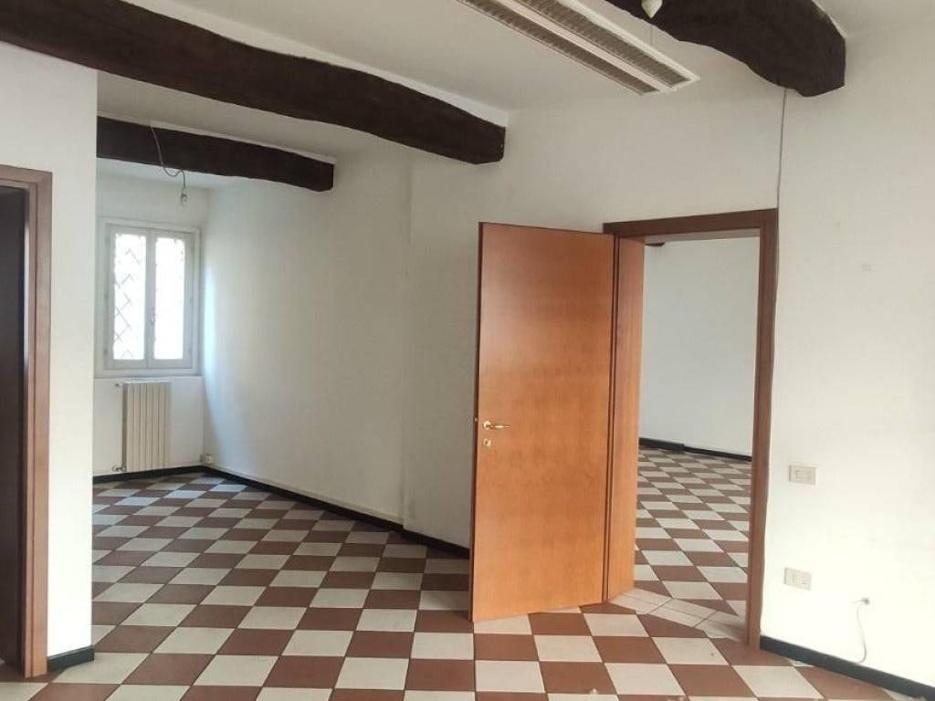 negozio in affitto a Carpi in zona Centro Storico