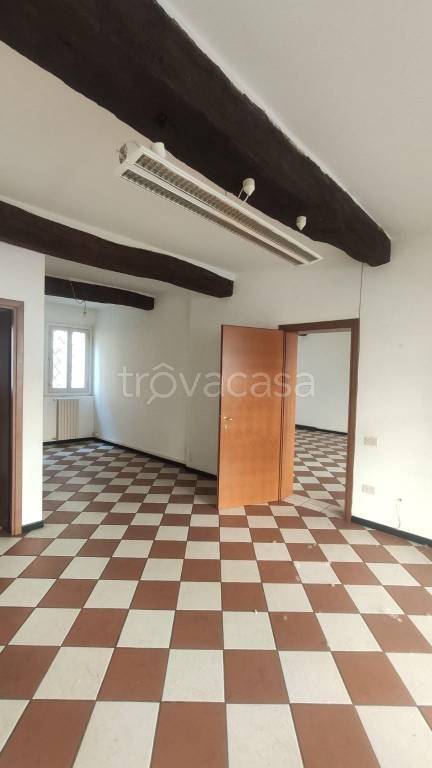 negozio in affitto a Carpi in zona Centro Storico