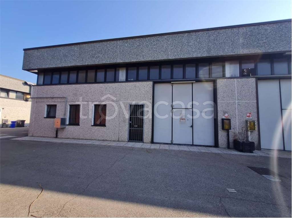 locale commerciale in affitto a Carpi