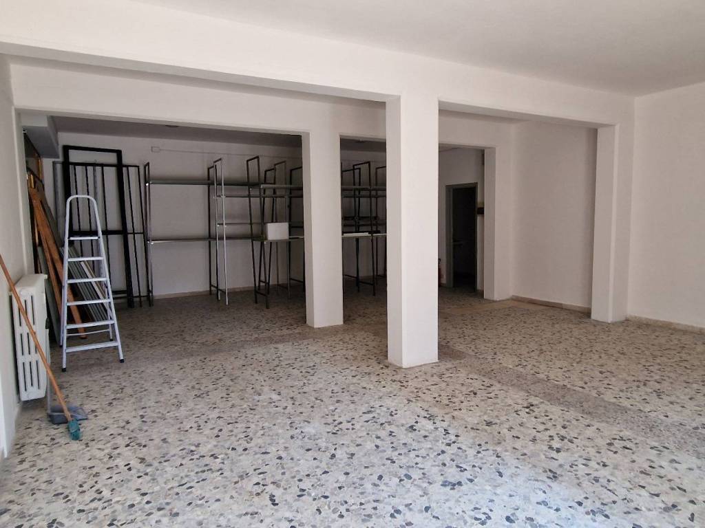 locale commerciale in affitto a Carpi